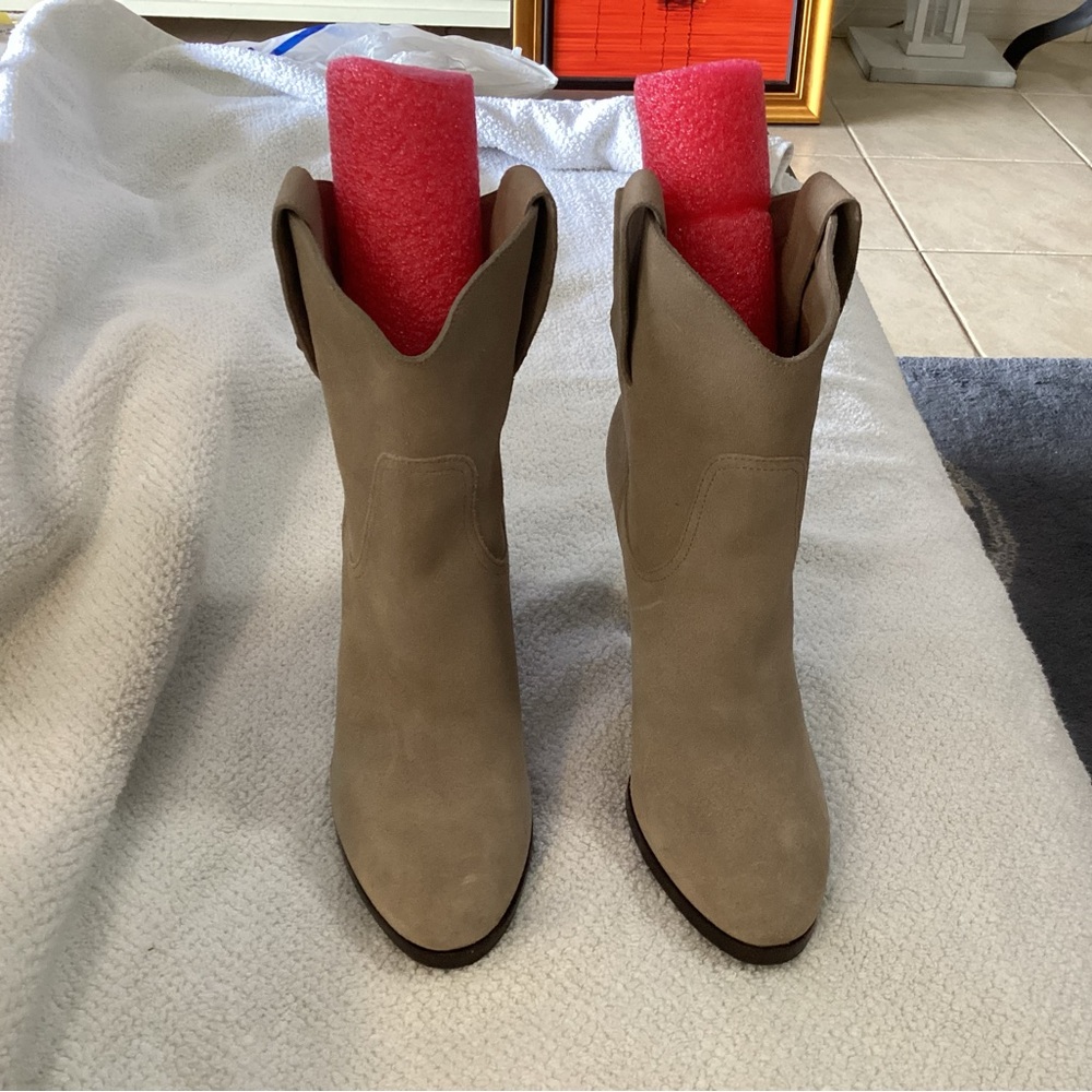 Burberry Brit Suede Finghin Ankle Heel Boots Women’s Size 7